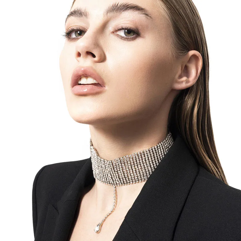 Chic Pear Cut Pendant Rhinestone Embellished Choker NeckLace - Silver