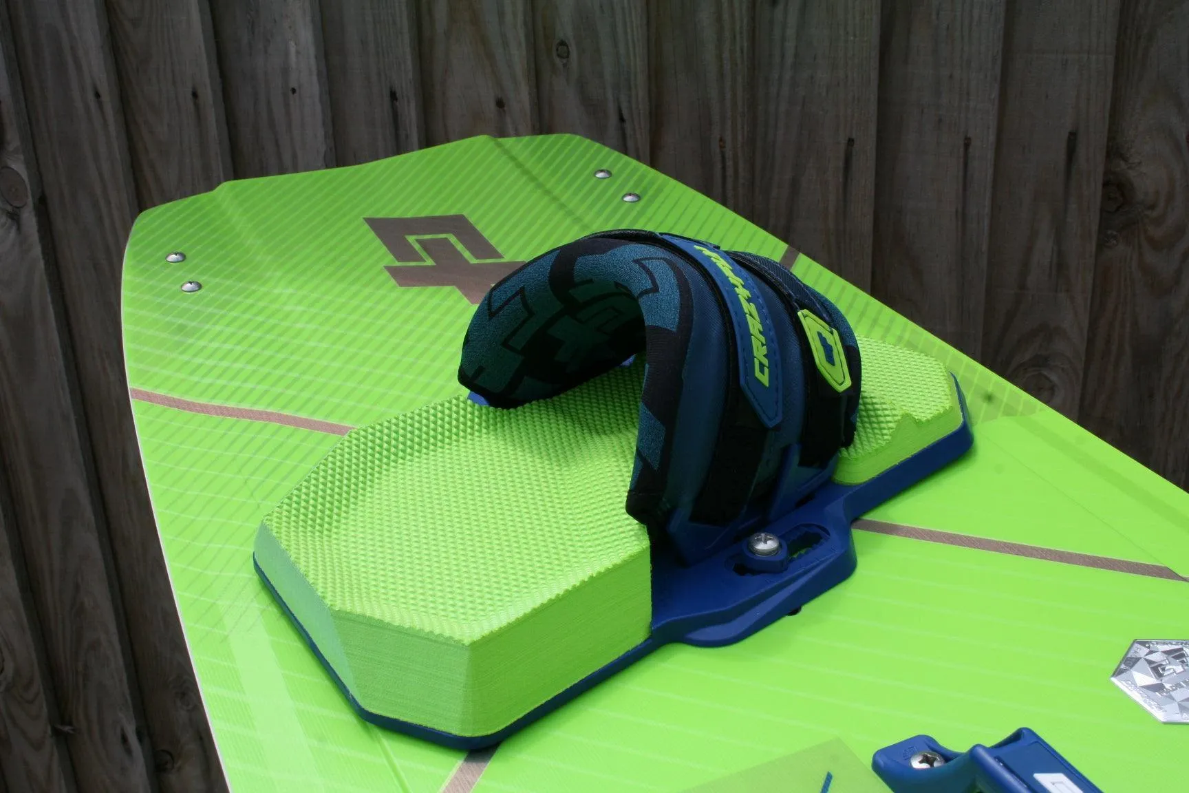 Crazyfly Raptor Kiteboard 137cm x 41 inc Hexa Pads