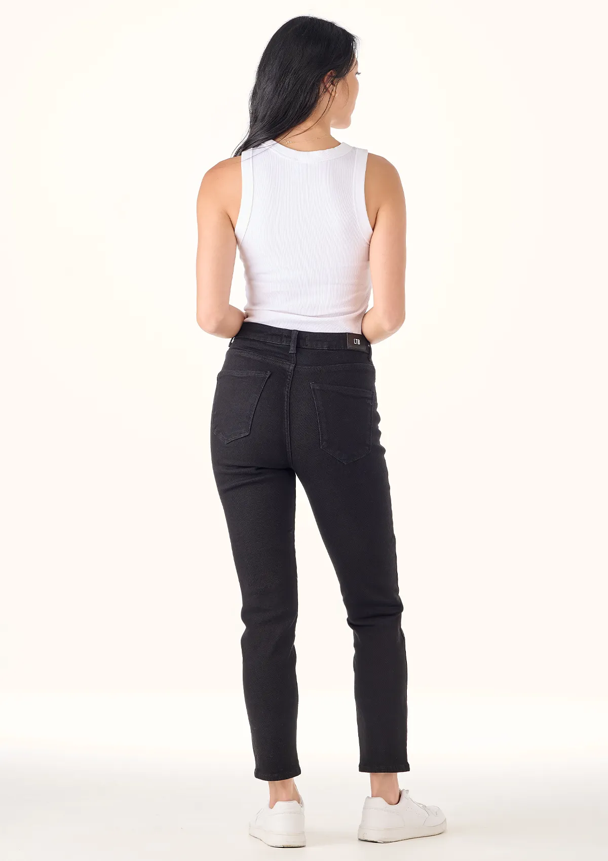 Dores Black High Rise Slim Jean