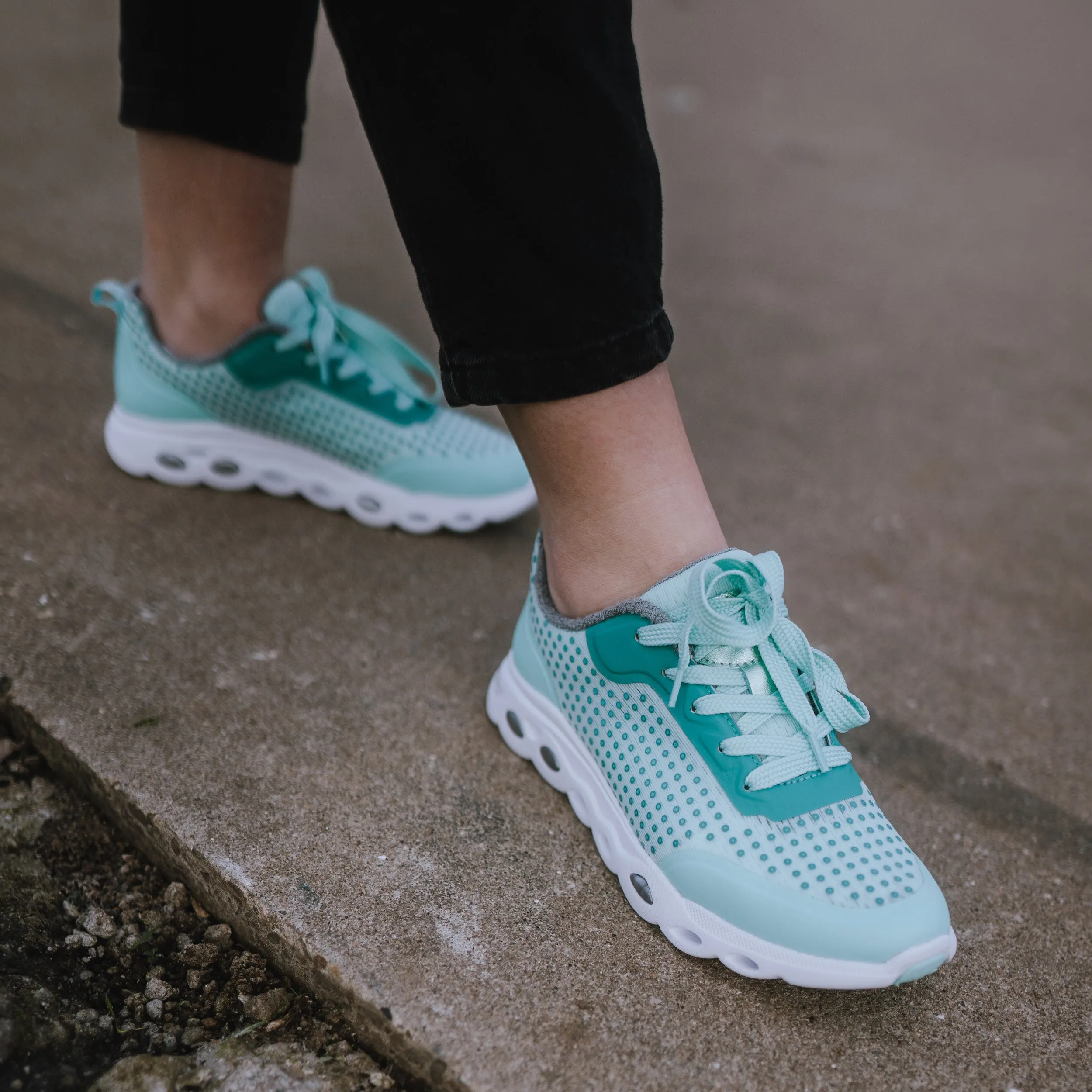 Montclair Women's EnergyStep Sneaker