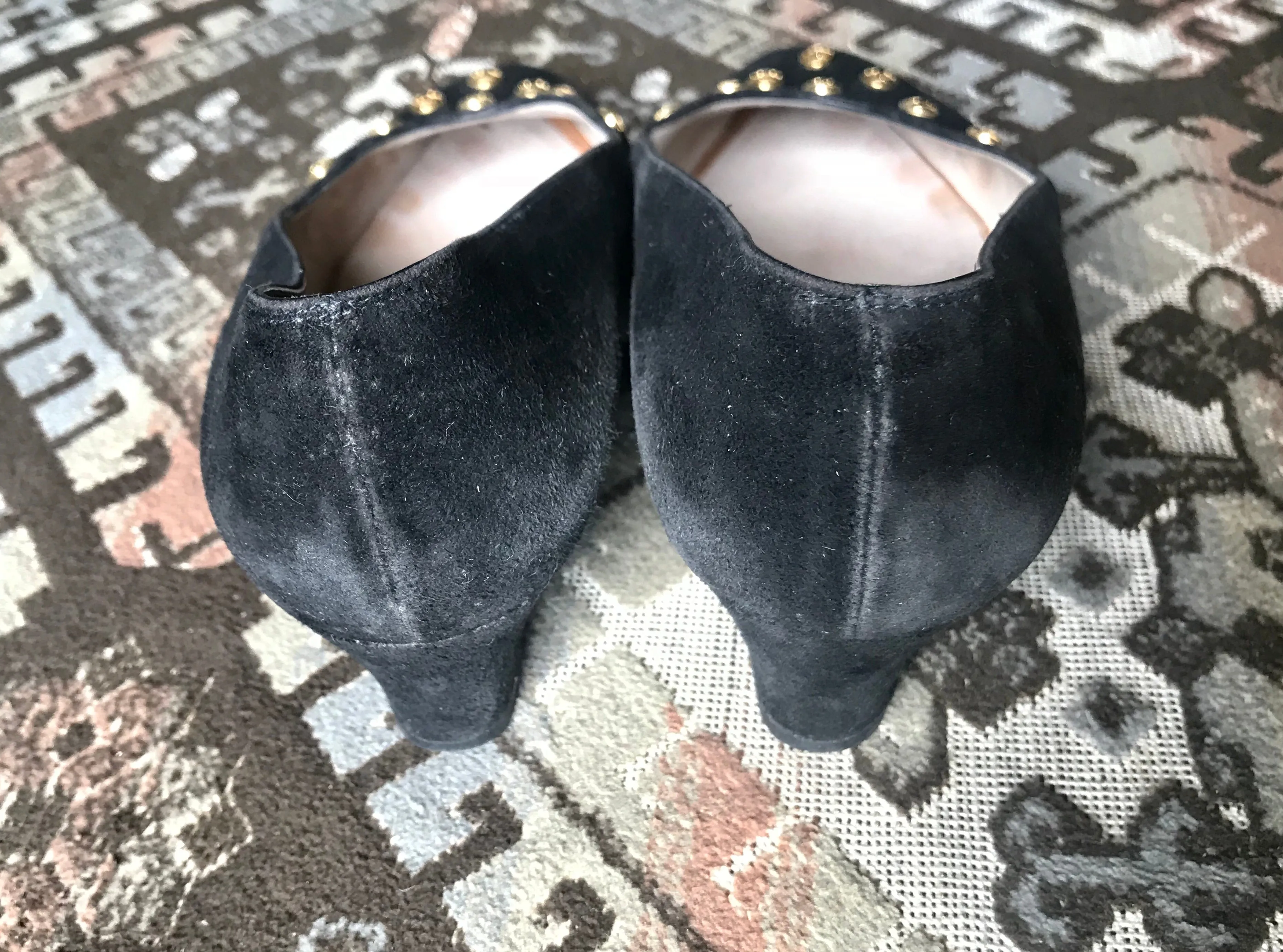 Vintage CHANEL black suede leather pumps shoes with golden CC mark motifs. EU35.5 US4.5-5.5. 050407r8