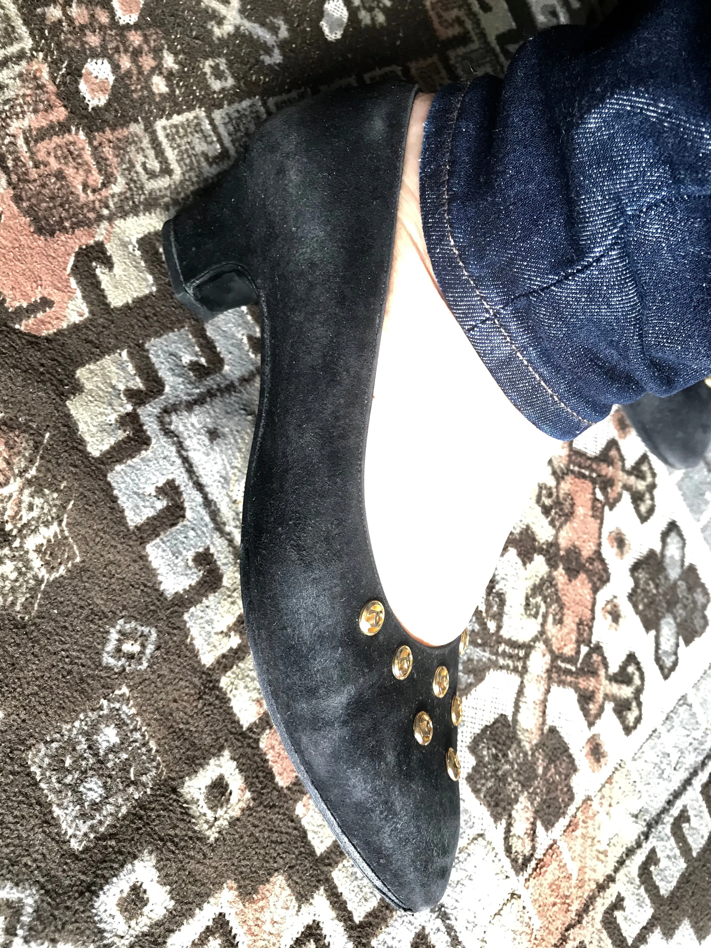 Vintage CHANEL black suede leather pumps shoes with golden CC mark motifs. EU35.5 US4.5-5.5. 050407r8